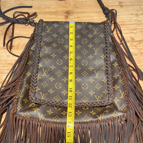 🎉 HOST PICK‼️ GORGEOUS AUTHENTIC LOUIS VUITTON REVAMPED CROSSBODY BAG‼️ - Picture 13 of 16